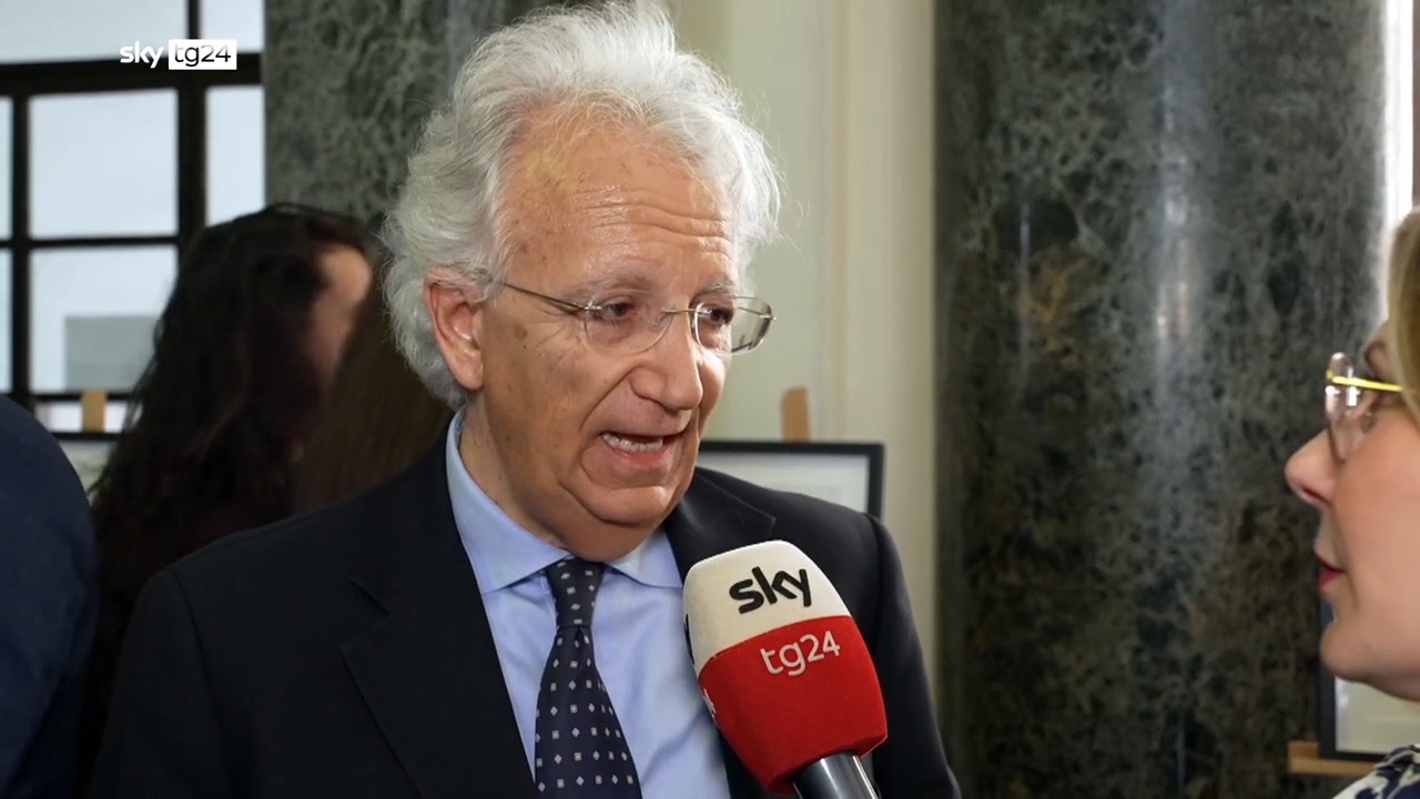 Fabio Roia durante il racconto della mostra Il Testimone