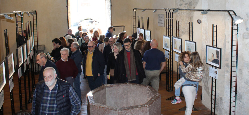 Pubblico alla mostra alla Canonica di Barzanò